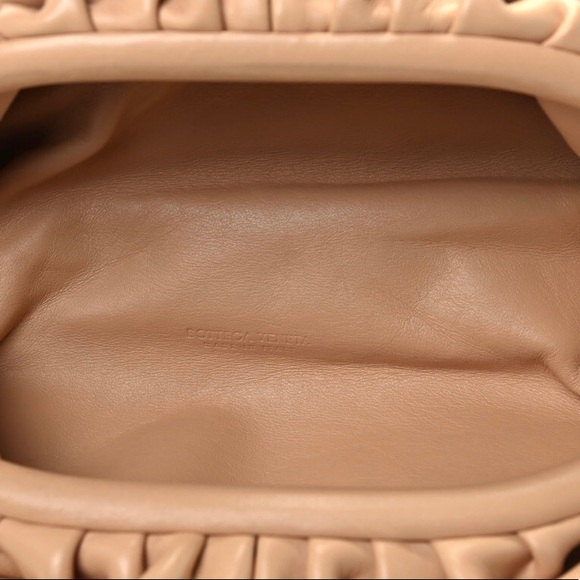 BOTTEGA VENETA
Nappa The Belt Chain Pouch Almond - Picture 5 of 10